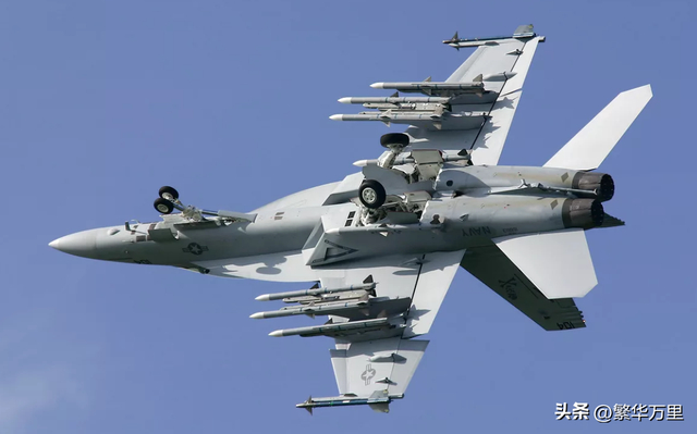 殲-15T與超級(jí)大黃蜂，兩大空中巨無霸的優(yōu)劣對(duì)比，殲-15T與超級(jí)大黃蜂，空中巨無霸的優(yōu)劣對(duì)決