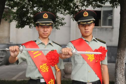 新式警服配發資歷牌，重塑警務形象，提升職業榮譽感，新式警服配發資歷牌，重塑警務形象，增強職業榮譽感